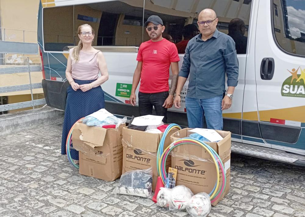 Vara da Infância de Campina e Instituto Alpargatas doam materiais esportivos a crianças das Casas da Esperança